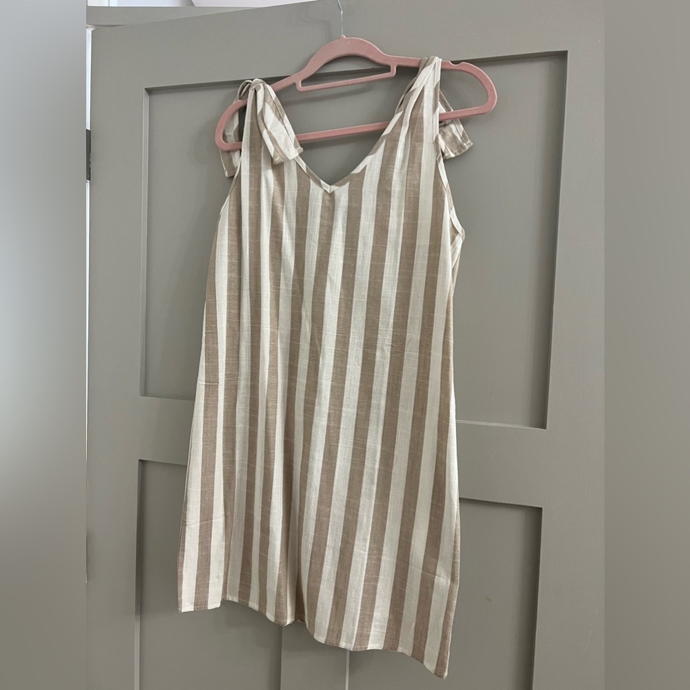 NWOT Amaryllis Tie Shoulder Dress Sz L